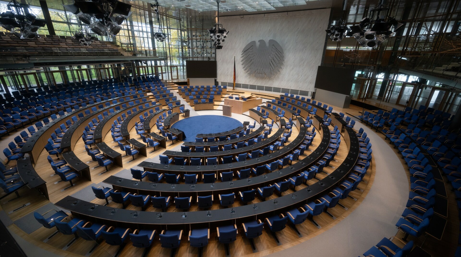 Blick von der Tribüne in den früheren Plenarsaal im World Conference Center Bonn © Tourismus NRW e.V./Johannes Höhn