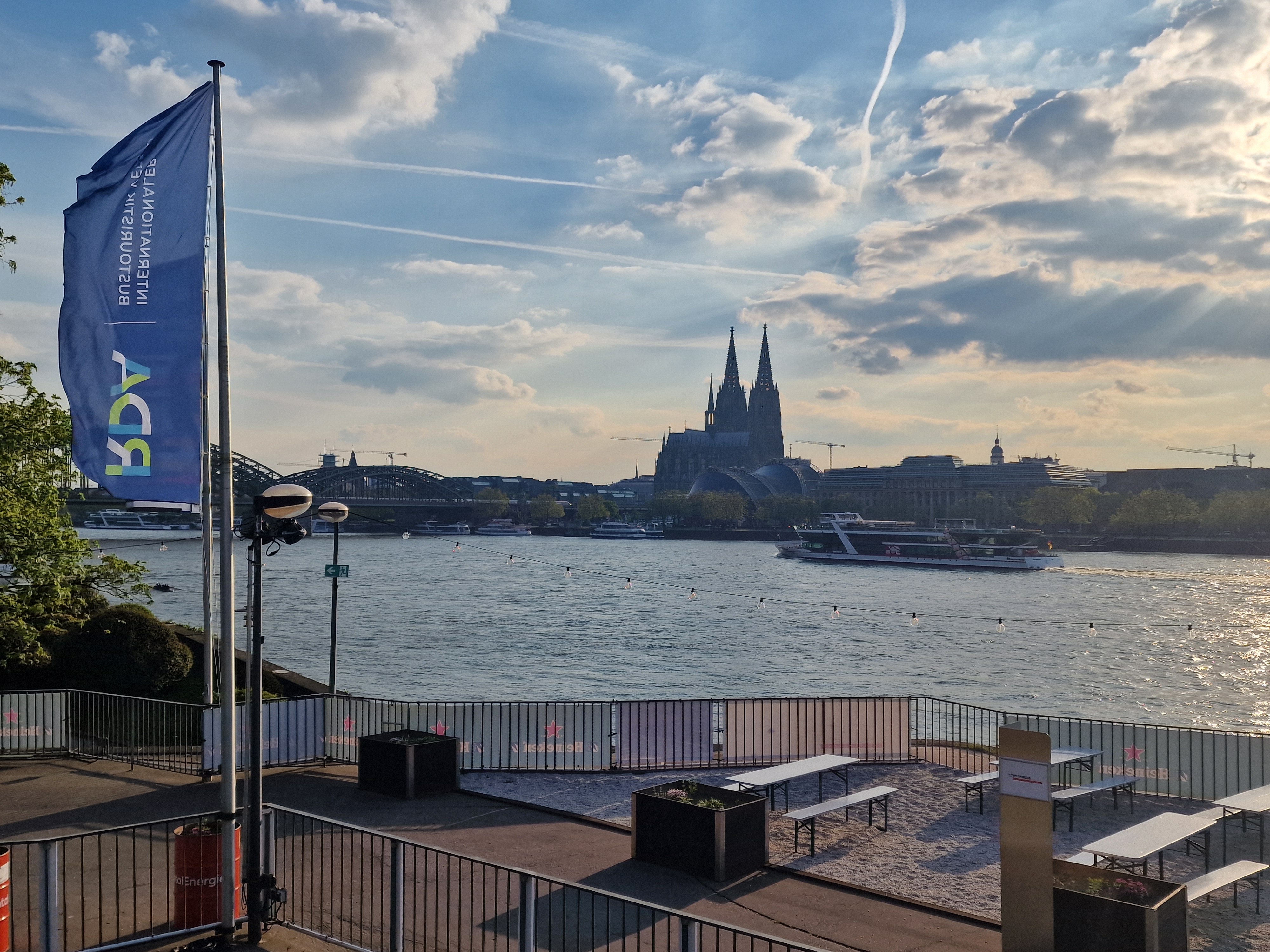 Ausblick von der Koelnmesse auf den Kölner Dom beim RDA 2024