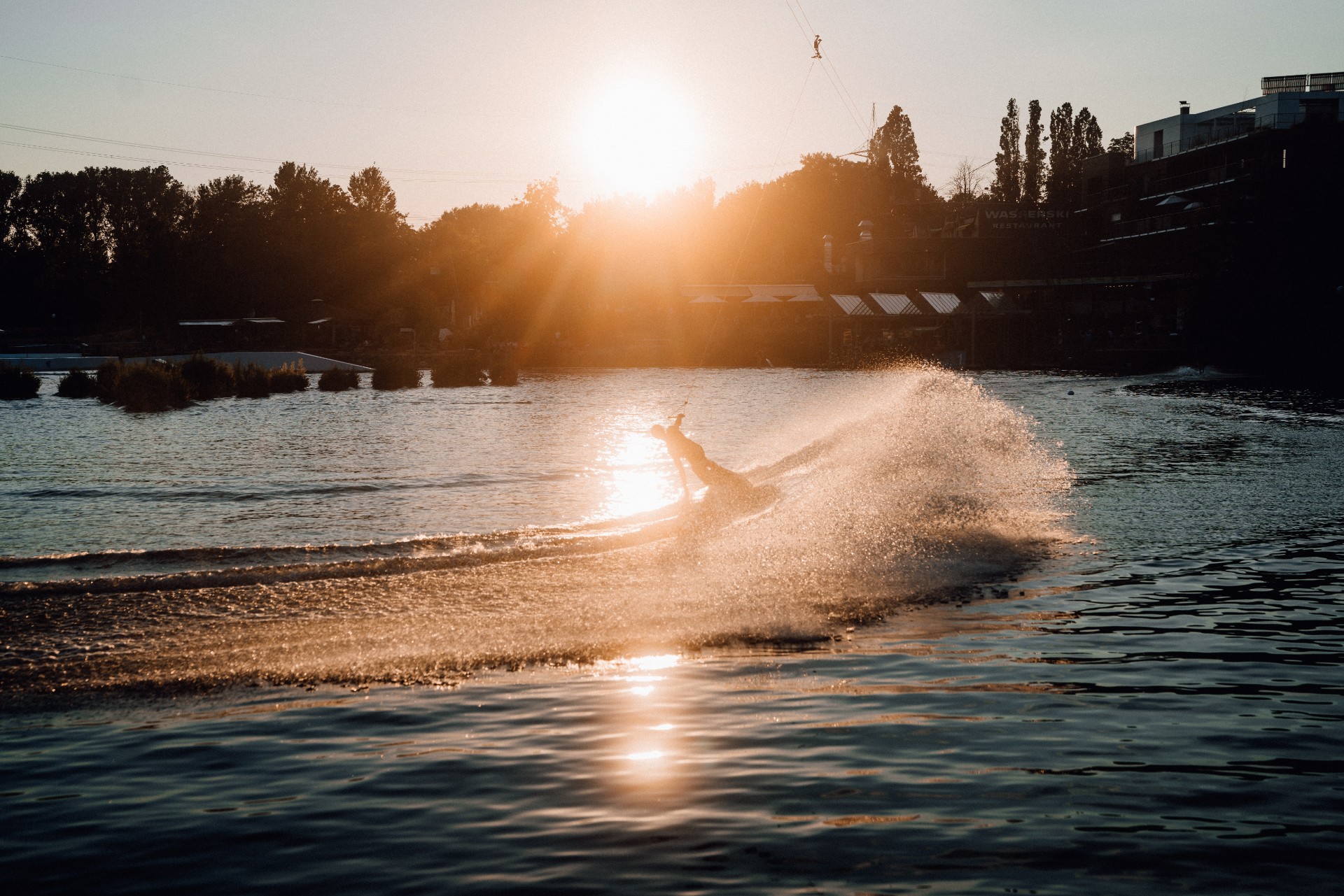 Wellenreiten in der Wasserskianlage Surf Langenfeld © Leo Thomas