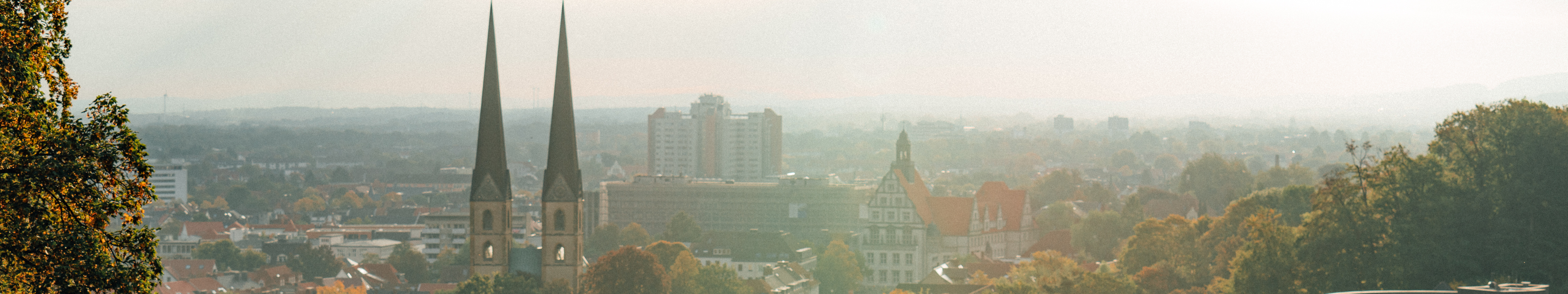 Blick auf Neustädter Marienkirche in Bielefeld  © Leo Thomas Blick auf Neustädter Marienkirche in Bielefeld