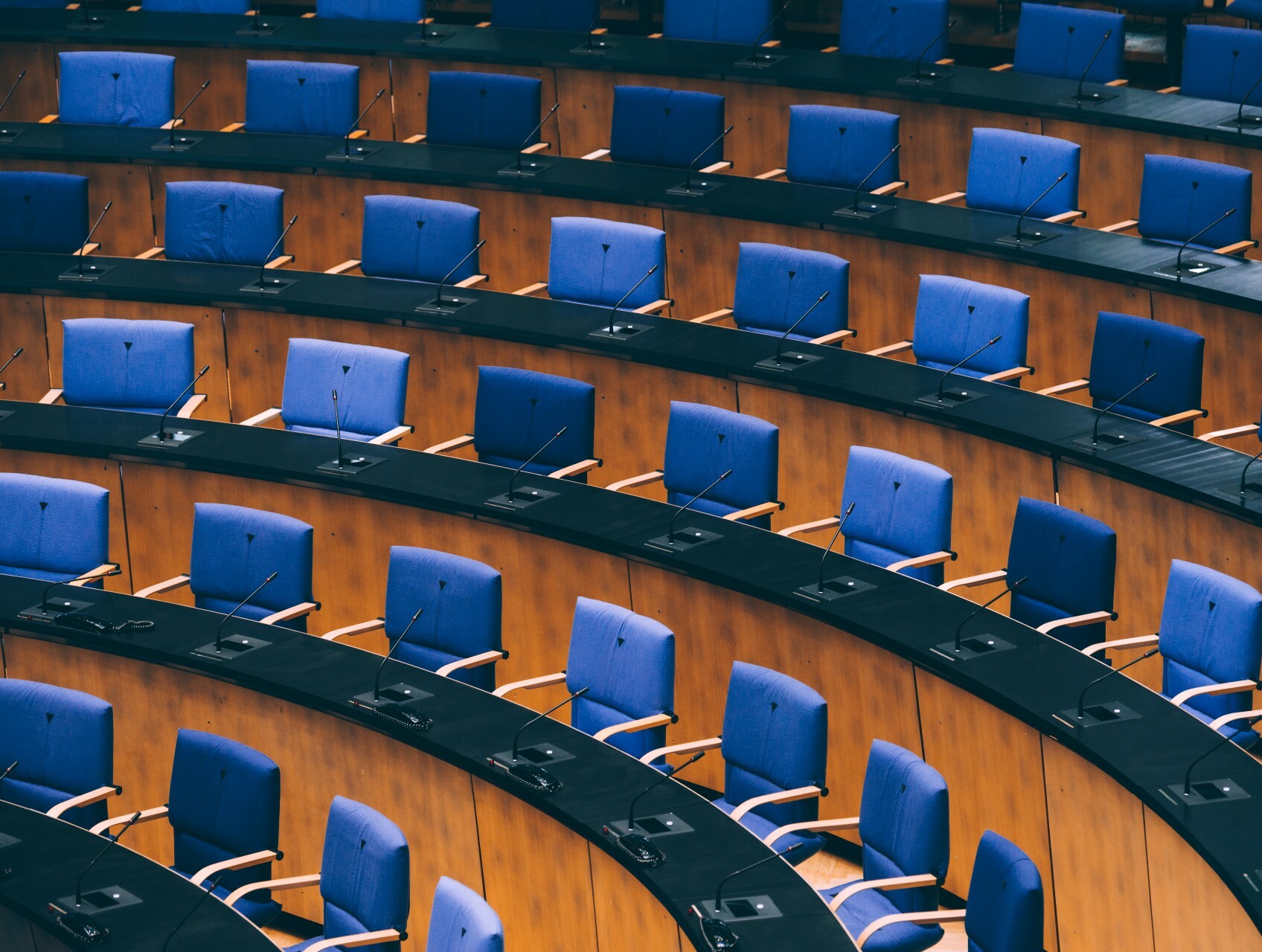 Blick auf die Sitzreihen im früheren Plenarsaal im World Conference Center Bonn 