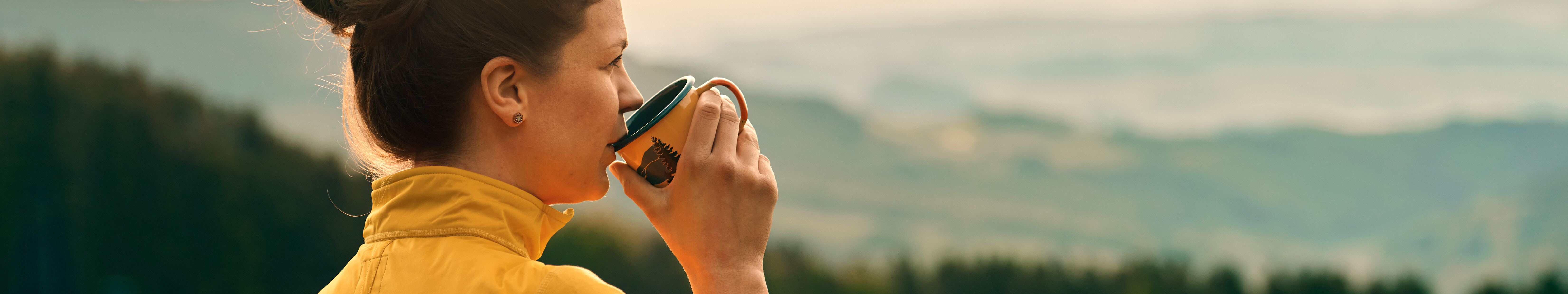 Wandern im Sauerland © Sauerland Tourismus e.V. Eine Frau in den Wanderdörfern im Sauerland