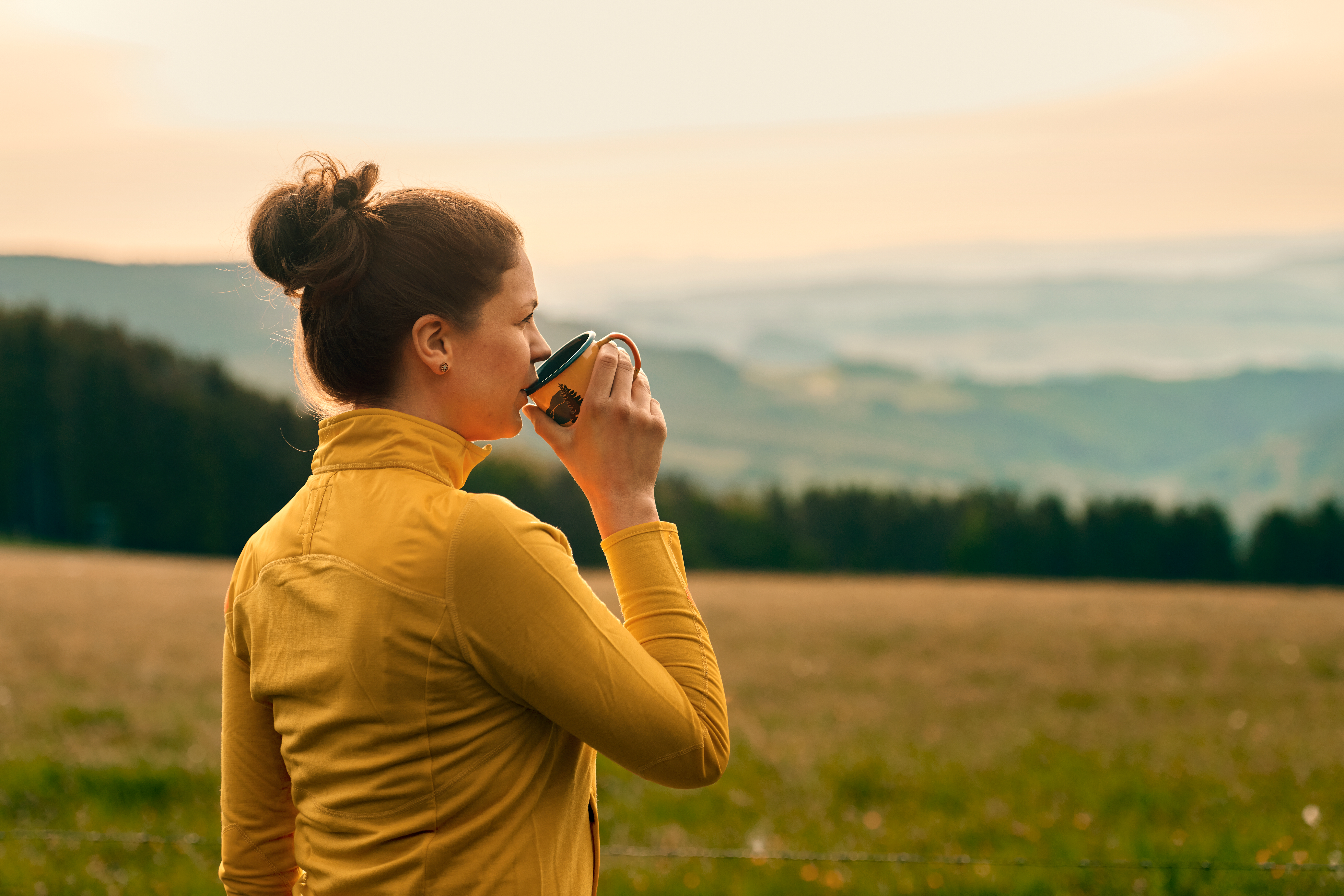 Eine Frau in den Wanderdörfern im Sauerland