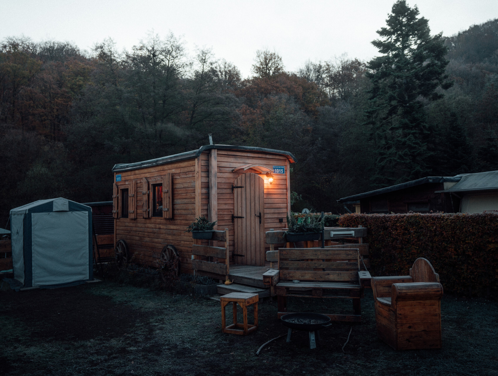 Bauwagen auf dem Campingplatz Hetzingen in der Eifel