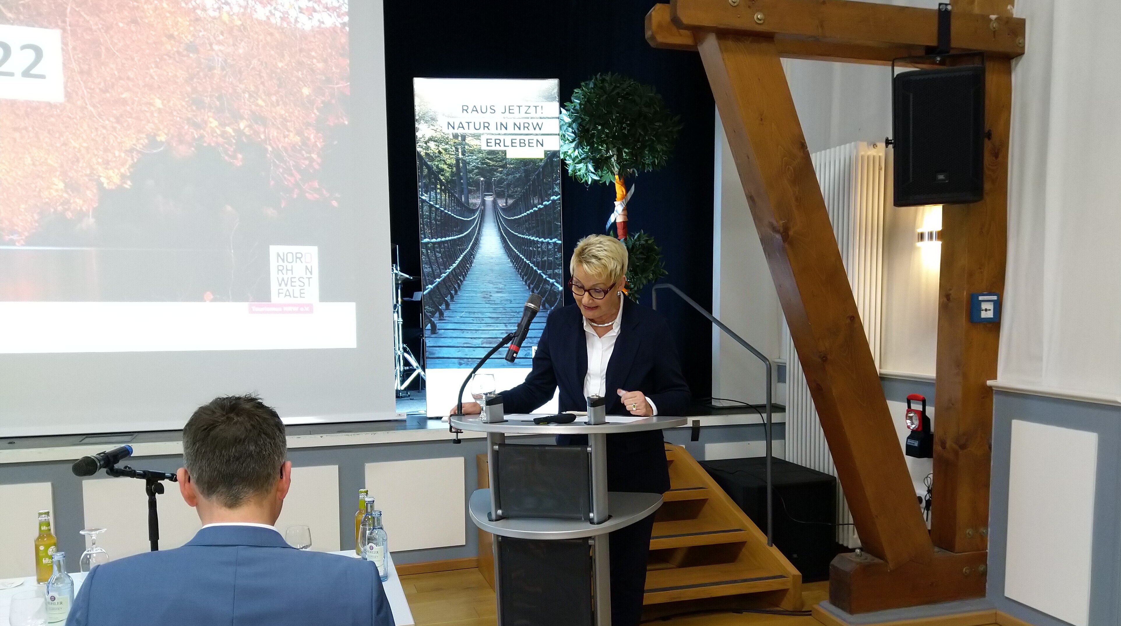 Dr. Heike Döll-König, Geschäftsführerin des Tourismus NRW, spricht auf der Mitgliederversammlung des Verbands