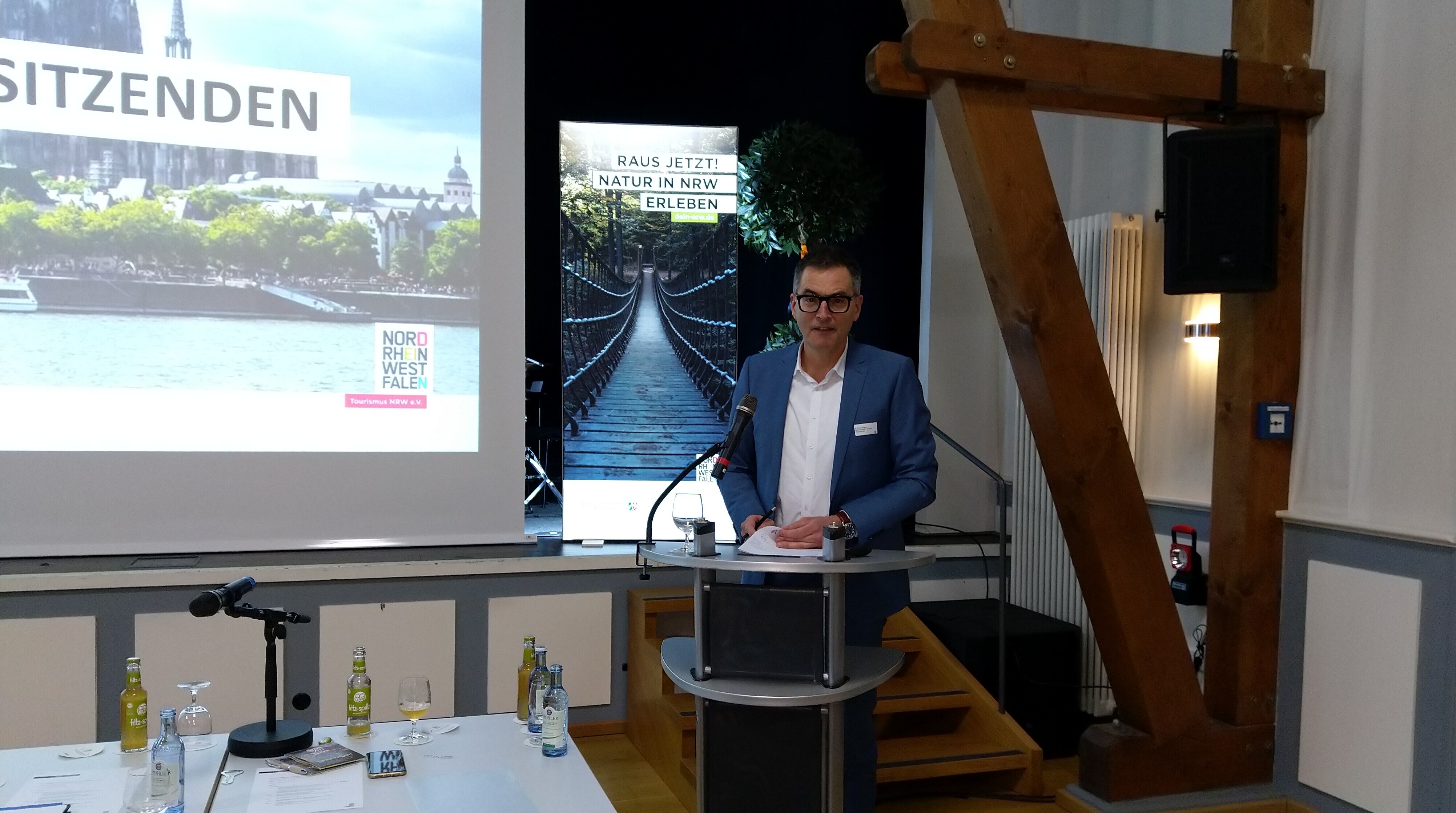 Dr. Achim Schloemer, alter und neuer Vorstandsvorsitzender von Tourismus NRW, spricht auf der Mitgliederversammlung des Verbands 2022. 