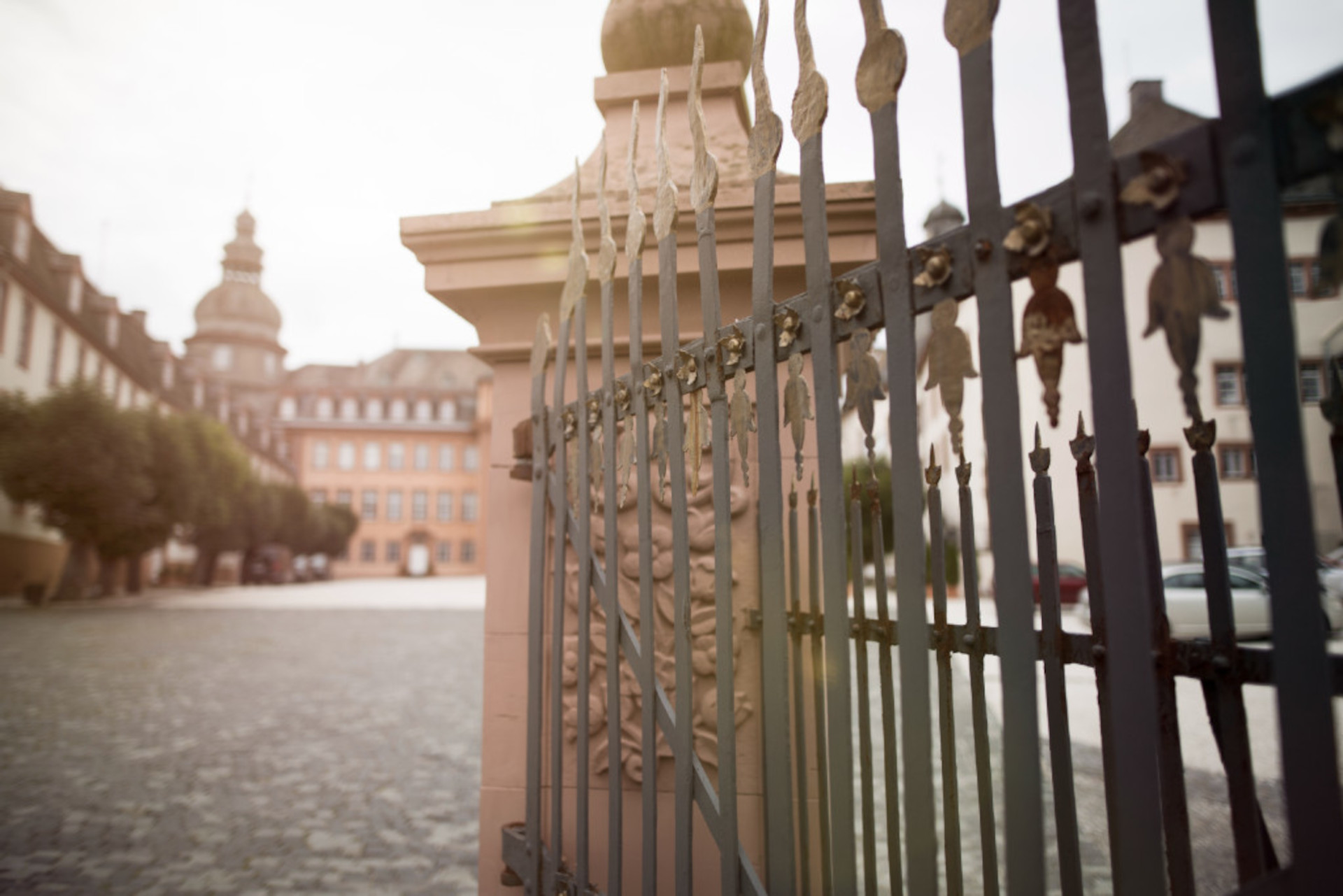 Tor vor dem Innenhof von Schloss Berleburg in Siegen-Wittgenstein